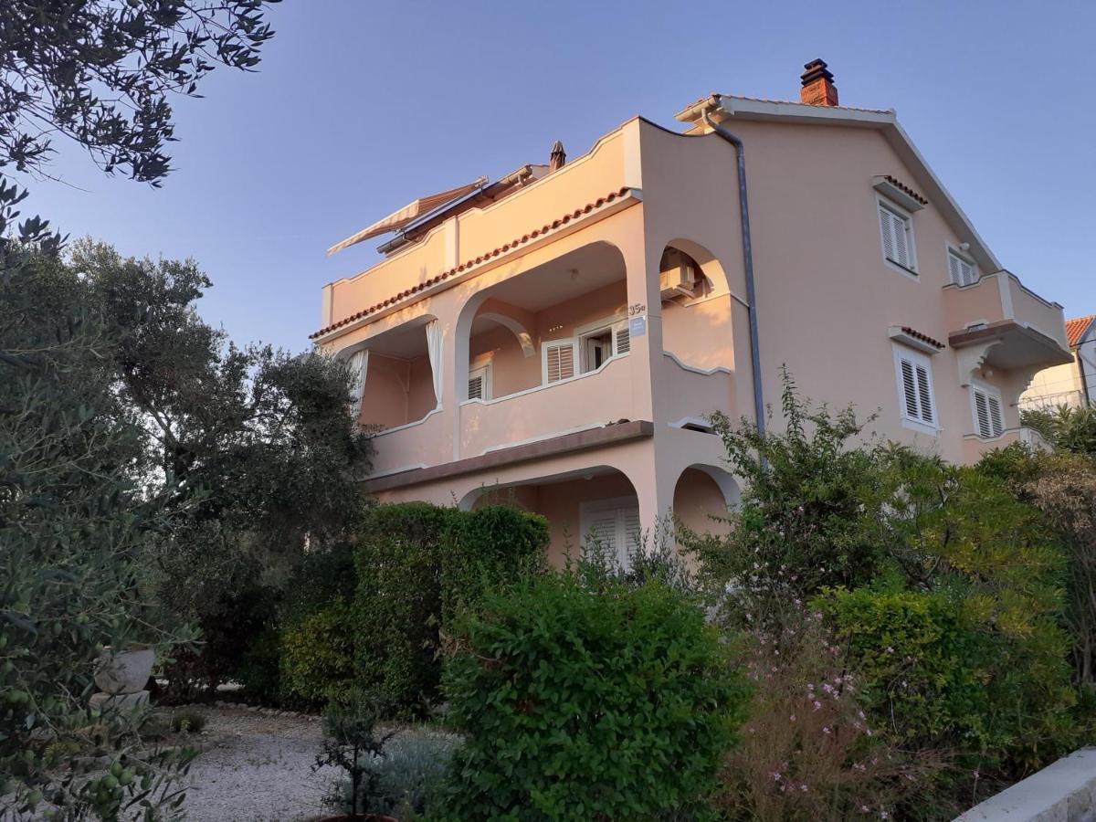 Apartments Marijana Rab Town Exterior photo