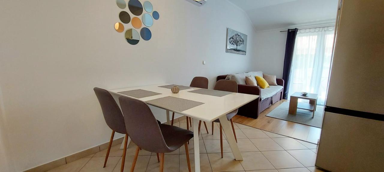 Apartments Marijana Rab Town Exterior photo