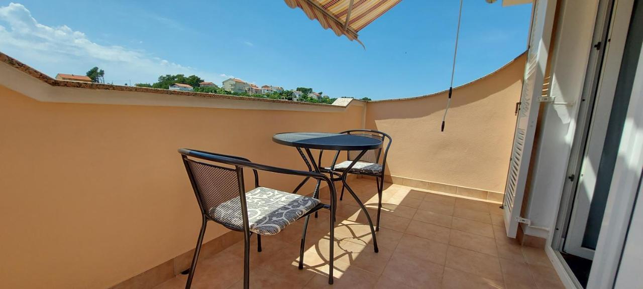 Apartments Marijana Rab Town Exterior photo