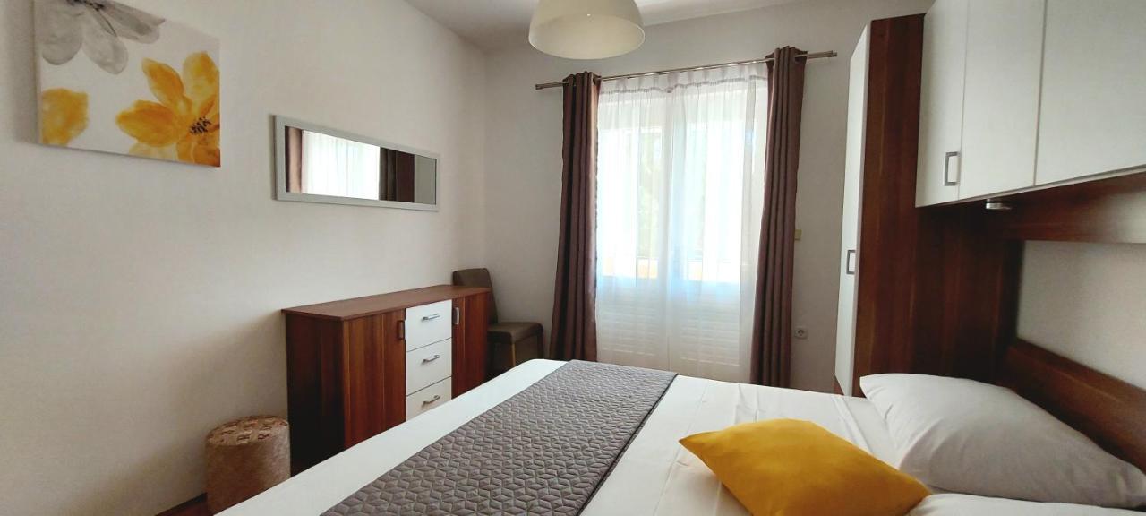 Apartments Marijana Rab Town Exterior photo