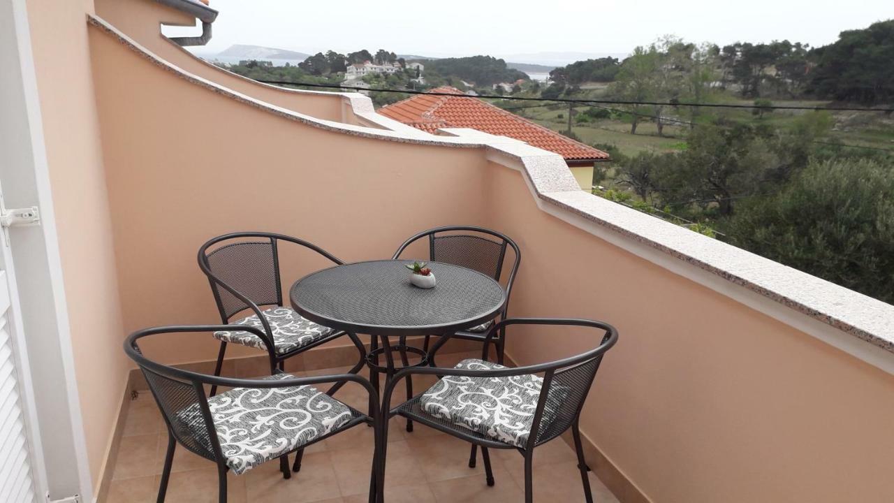 Apartments Marijana Rab Town Exterior photo